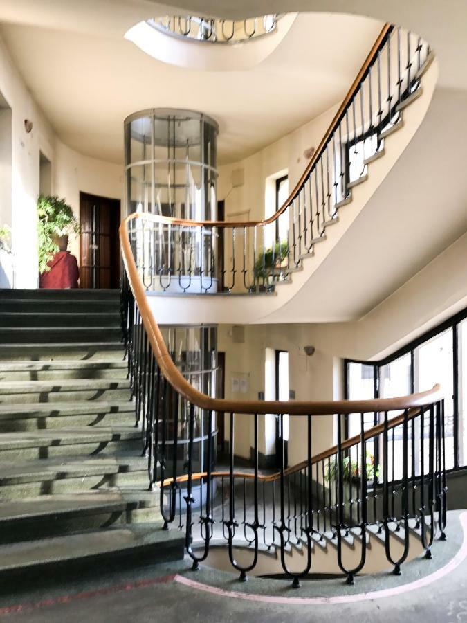 Spacious Bauhaus Icon Flat With Fitness Room In Central Buda, Close To The River And Margaret Island Budapeste Exterior foto