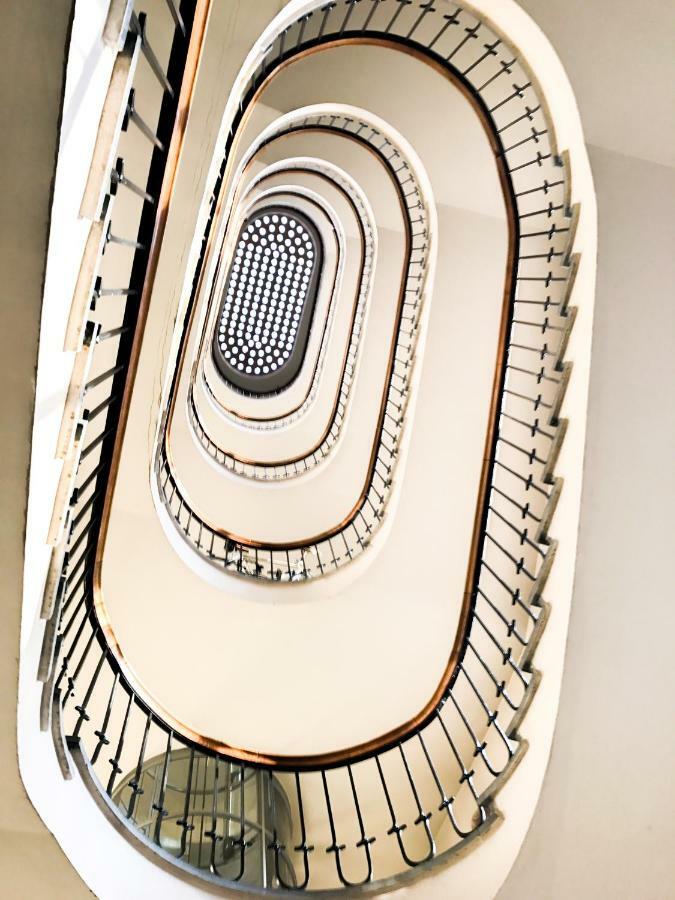 Spacious Bauhaus Icon Flat With Fitness Room In Central Buda, Close To The River And Margaret Island Budapeste Exterior foto